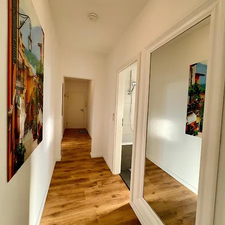 Schicke Wohnung Im Gruenen Hinterhof Schwerin  Extérieur photo